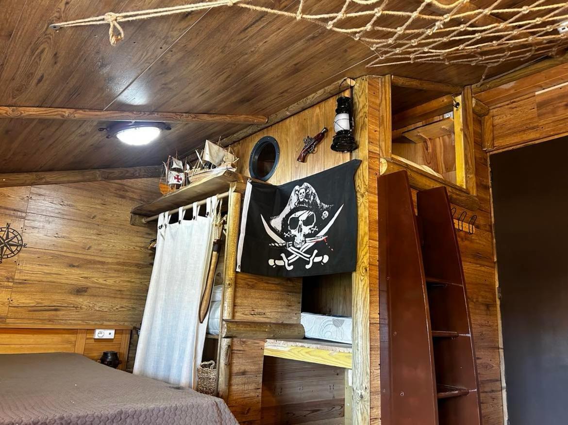 סנט-מארי-לה-מר Les Chambres De Paulette Chambres A Theme Jack Sparrow מראה חיצוני תמונה