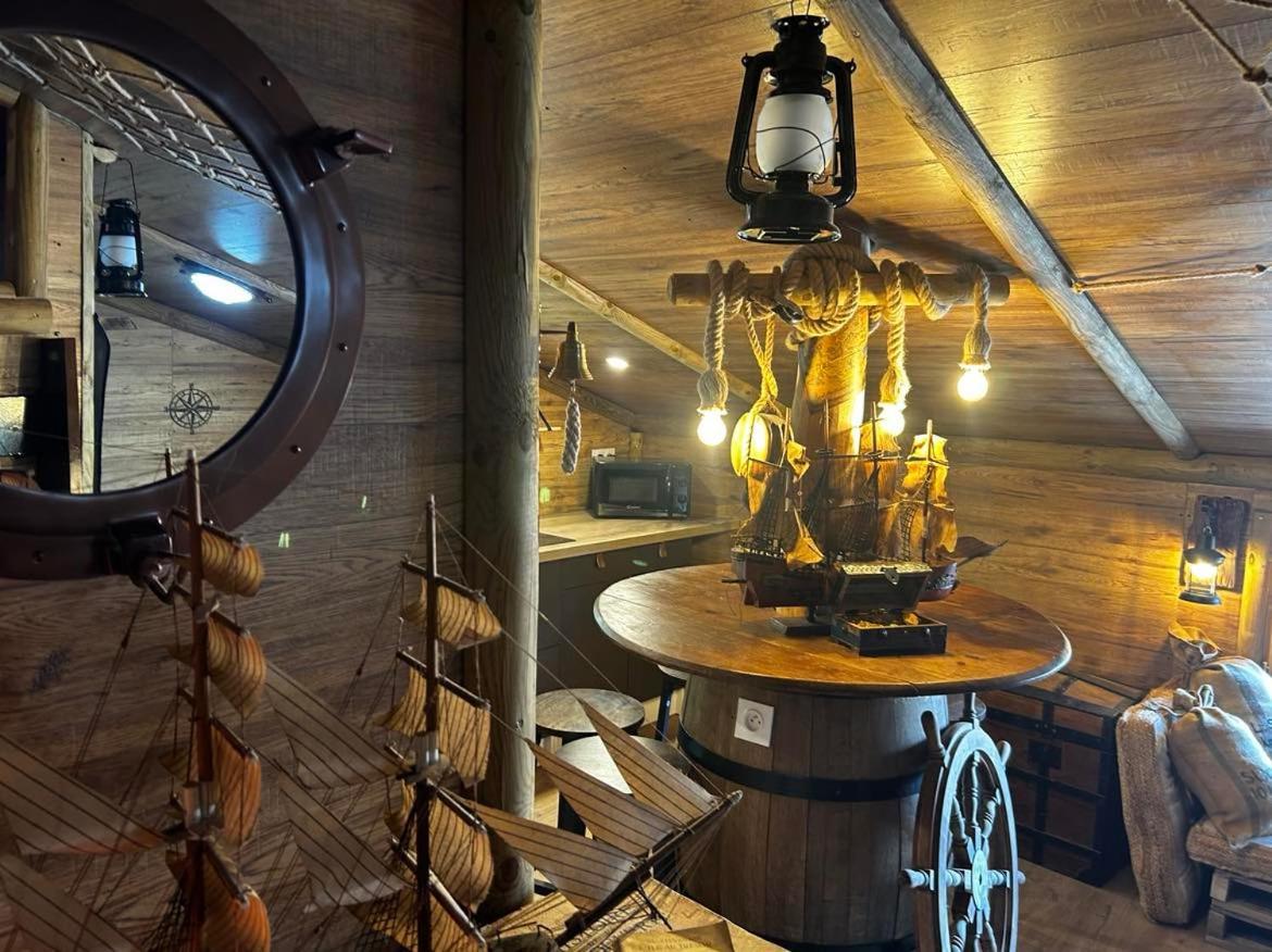 סנט-מארי-לה-מר Les Chambres De Paulette Chambres A Theme Jack Sparrow מראה חיצוני תמונה